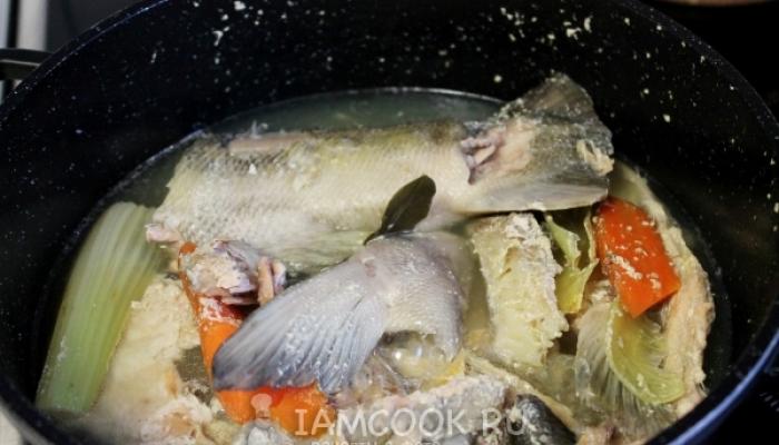 Recept za supu od ušiju.  Recepti za riblje čorbe.  Kako skuvati ukusnu riblju čorbu.  Juha od riblje glave