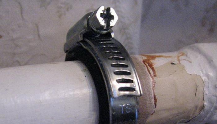 How and with what to seal a leak in a water pipe or heating pipe?